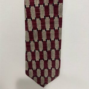 Classic 100% Silk Burgundy/cream/black/grey Patterned Tie